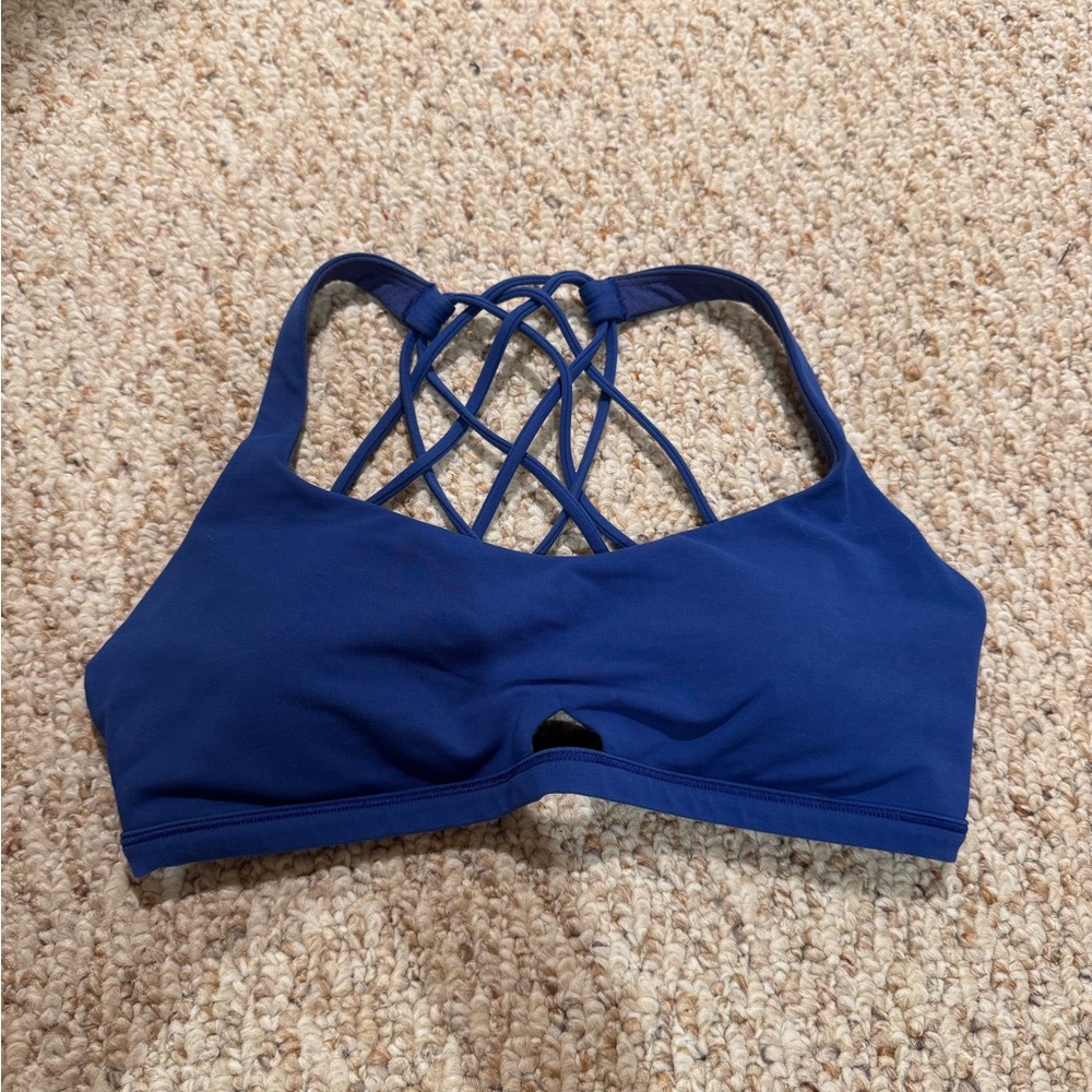 LULULEMON free to be bra with hole in middle